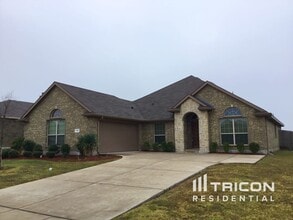 Building Photo - 718 River Run Dr