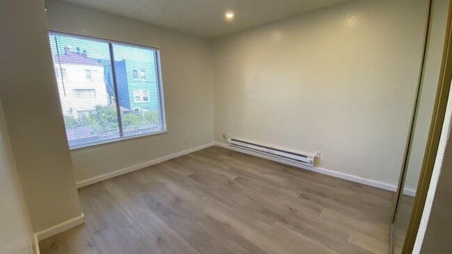 Building Photo - 2 bedroom in San Francisco CA 94118