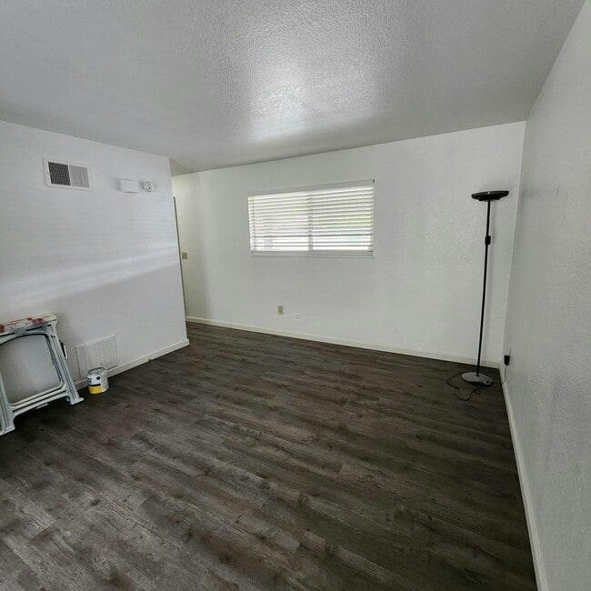 Foto del edificio - 3896 Rohnerville Rd