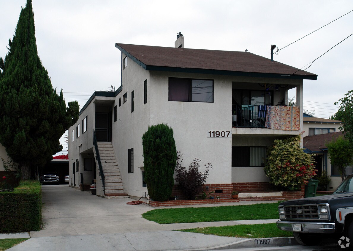 Foto del edificio - 11907 Gale Ave