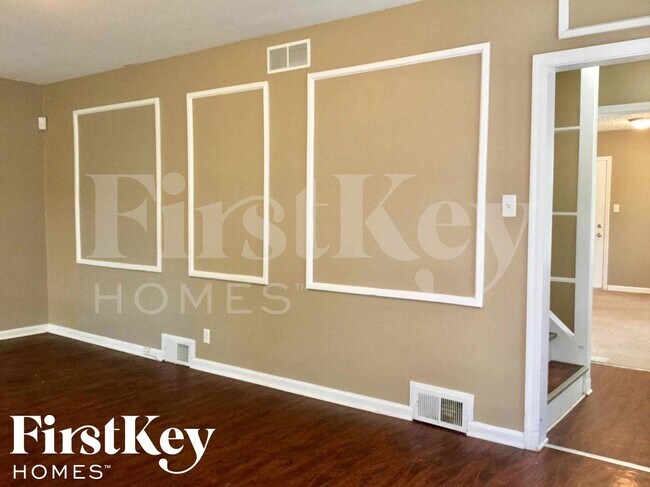 Building Photo - 4209 E Pleasant Run Pkwy S Dr