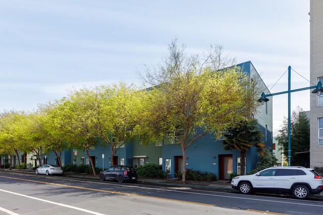 Foto del edificio - Beautiful Emeryville Townhouse!