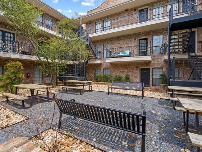 Building Photo - 2801 Rio Grande St