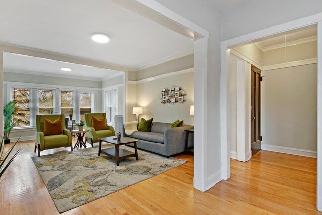 Building Photo - 2109 W Eastwood Ave