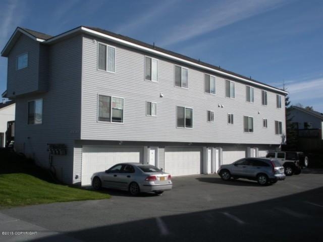 Primary Photo - Gold Kings Townhomes