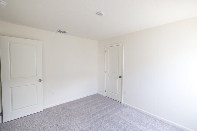 Foto del edificio - 664 Hillview Lp