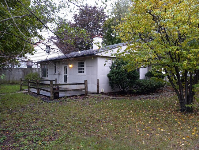 Building Photo - 2021 Kilburn Ave