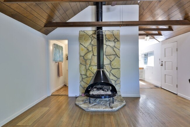 Foto del edificio - Small 2 bedroom 1 bath