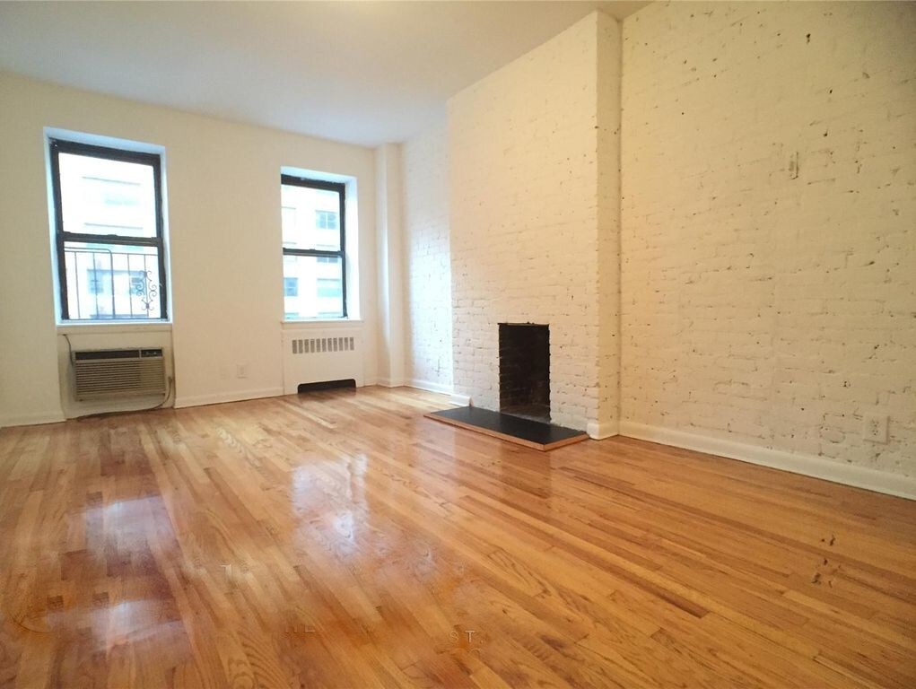 Primary Photo - 244 E 71st St