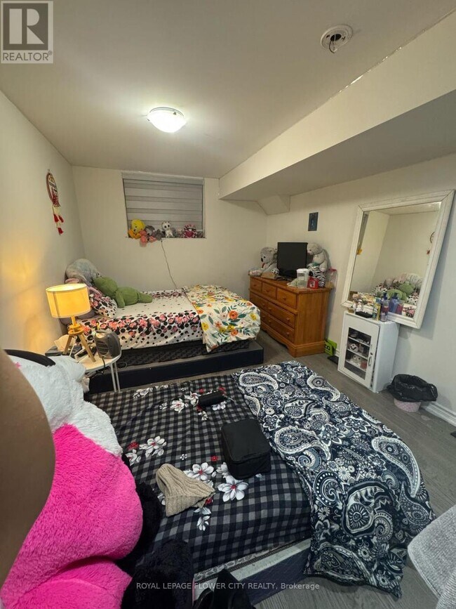 Photo du bâtiment - 37 Hashmi Pl