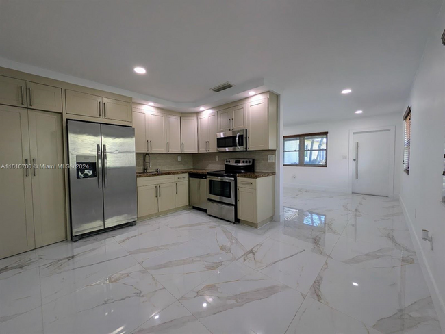 Foto del edificio - 3147 SW 24th St
