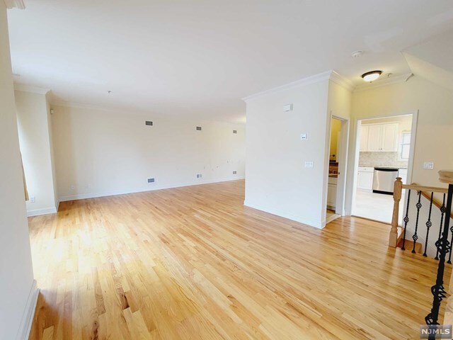 Foto del edificio - 424 Hillside Ave