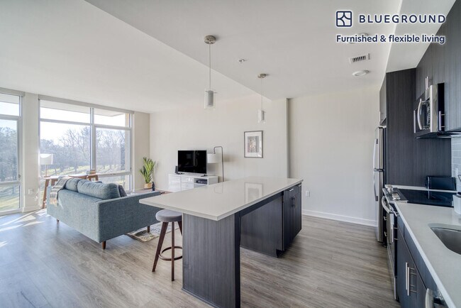 Foto del edificio - 7480 Birdwood Ave