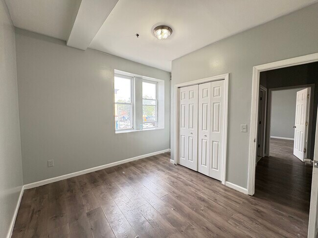 526-528 Central Ave 201 - 522 Central Ave