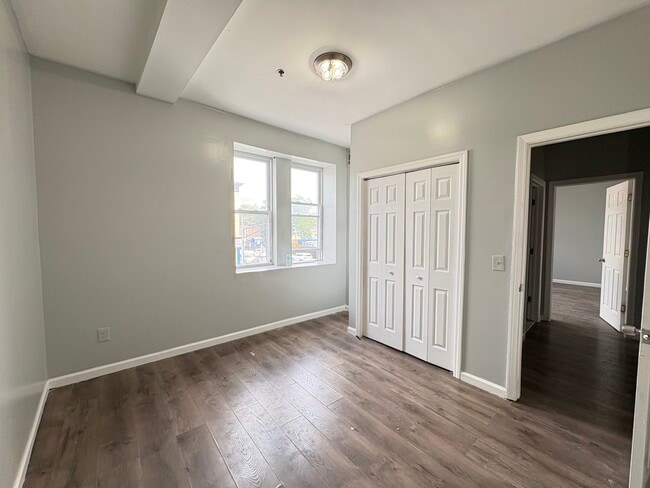 526-528 Central Ave 201 - 522 Central Ave
