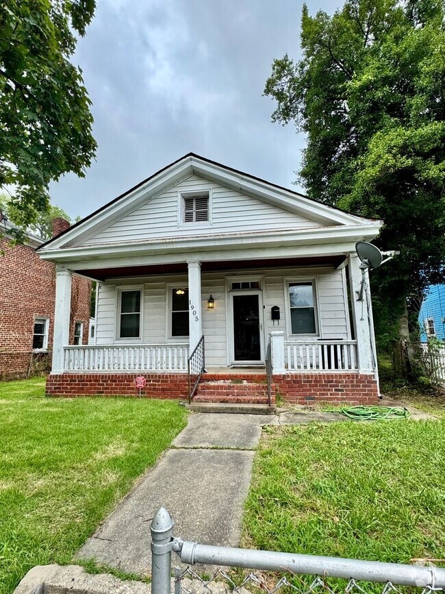 Building Photo - 1905 5th Ave