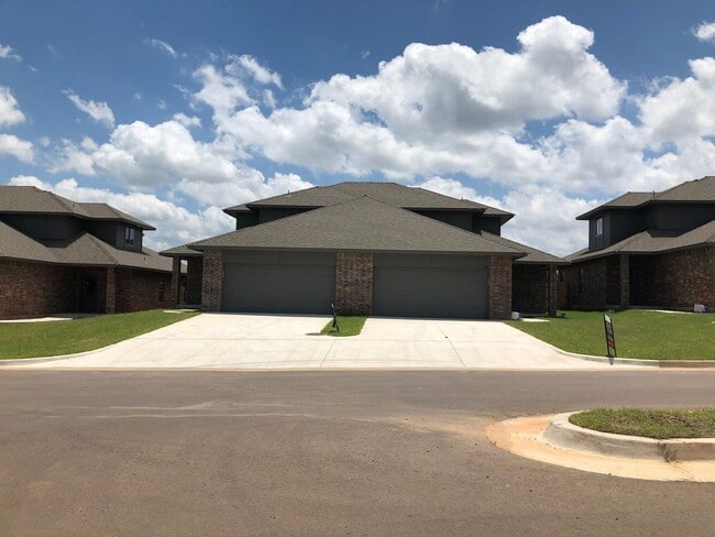 Building Photo - 2 story duplex in Newcastle