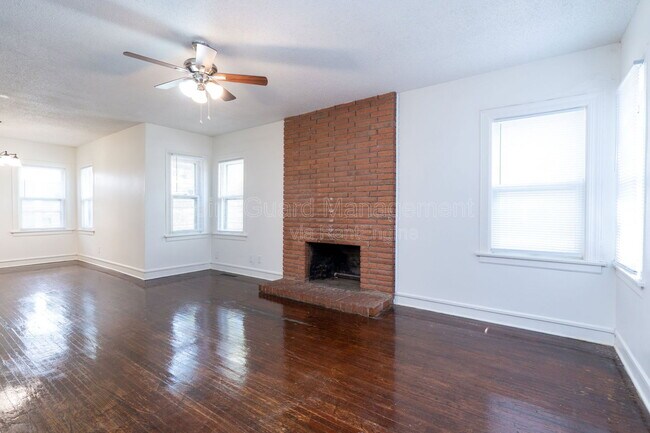 Foto del edificio - 102 W Zimmerly St