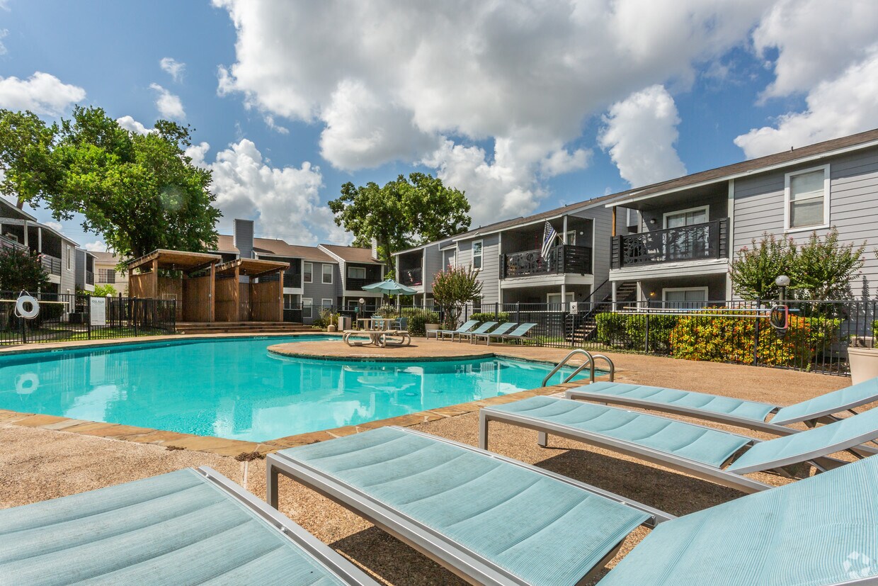 Silvermine Apartments in Victoria, TX