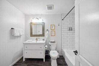 Building Photo - 2212 Rosewood St