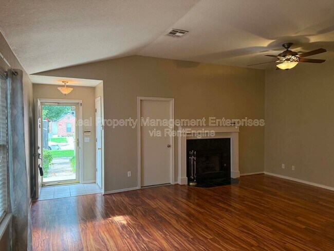 Foto del edificio - 4101 Heritage Pl Dr