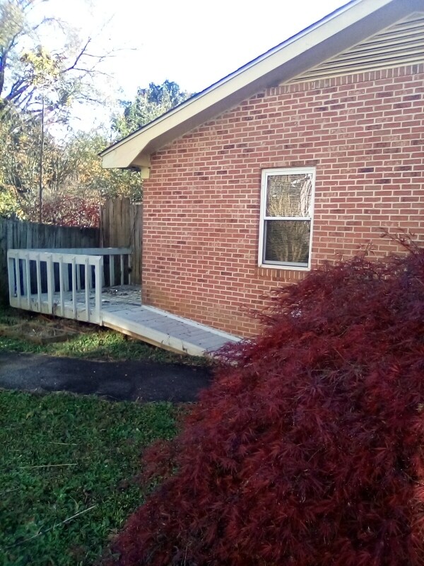 6 Easy St, Taylors, SC 29687 Room for Rent in Taylors, SC