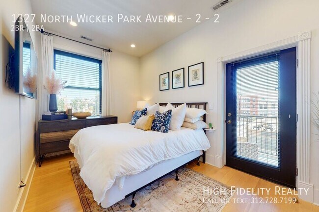 Foto del edificio - 1327 N Wicker Park Ave