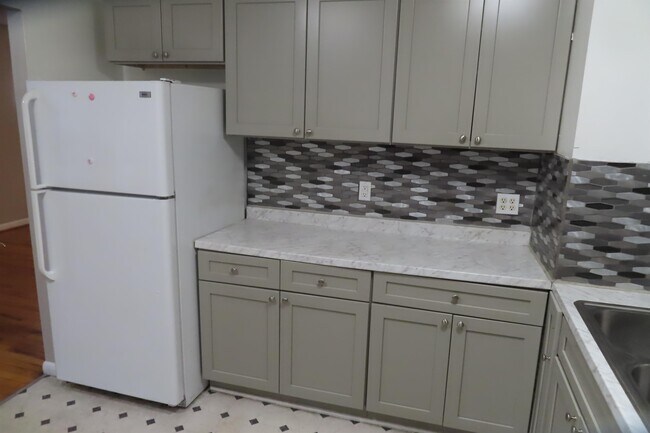 Foto del edificio - 4500 Keeler Dr