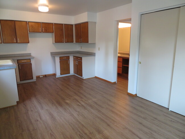 Building Photo - 1004 Rawson Ave