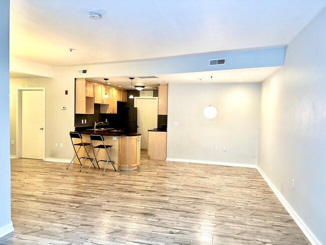 Foto del edificio - 327 NW Park Ave