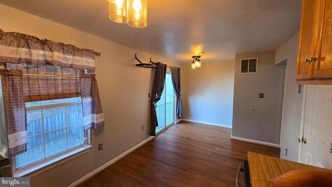 Building Photo - 6565 Ronald Rd