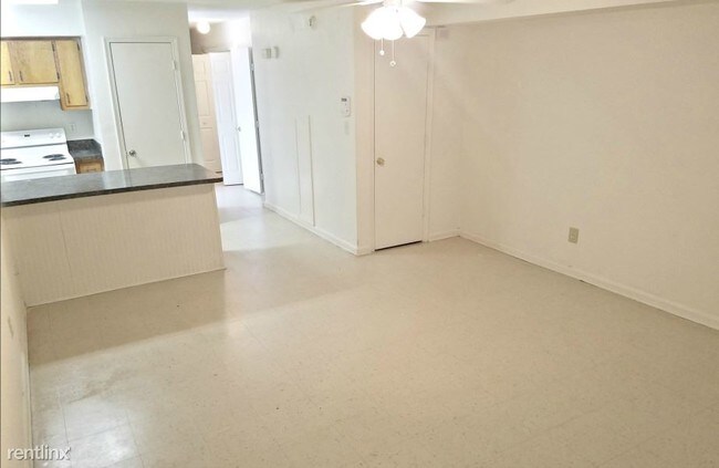 Building Photo - 860 W 41st St
