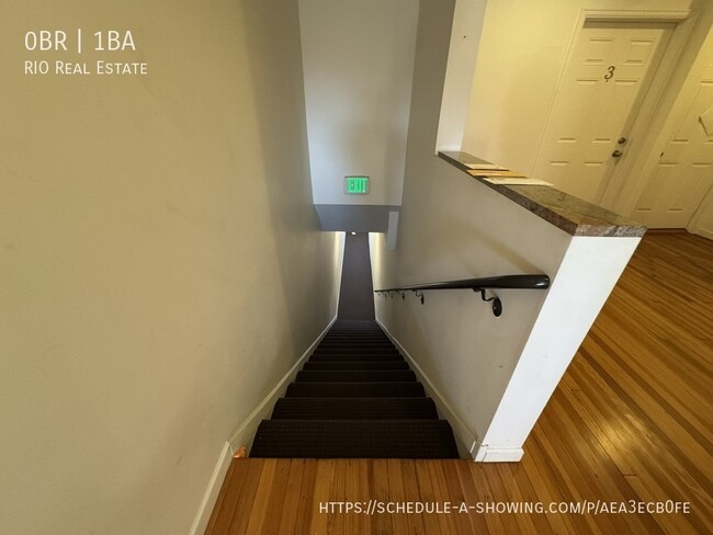 Building Photo - 821 Santa Fe Dr