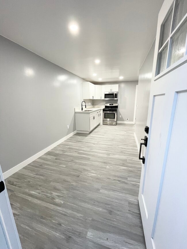 Building Photo - 10252 Vena Ave