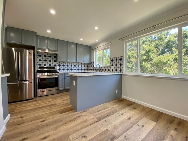 Foto del edificio - Remodeled 3BR, 2BA with Orchard, Garage & ...