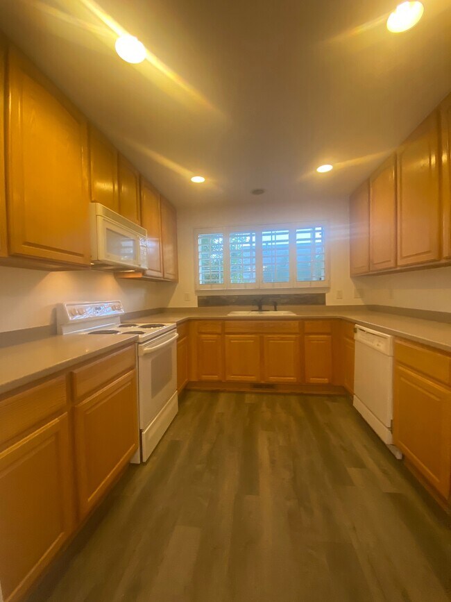 Foto del edificio - 5121 Stillwater Creek Dr