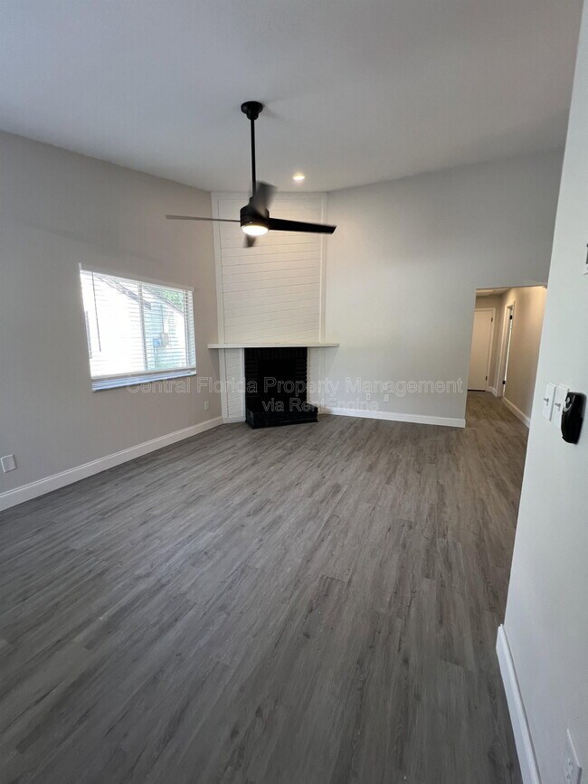 Foto del edificio - 916 Robinhood Ct