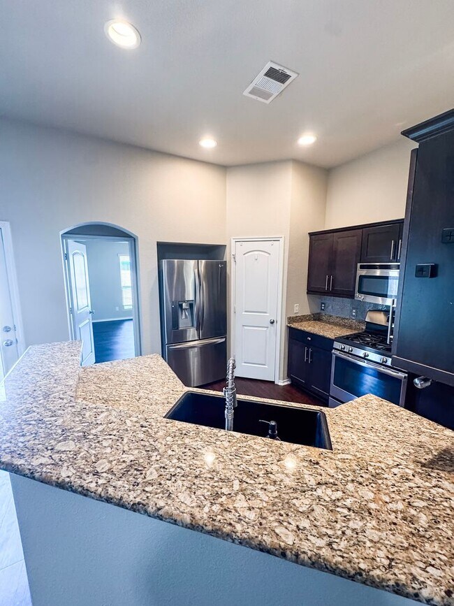 Foto del edificio - Quiet 3/2 House in Meadowcreek w/ Aug Move in!