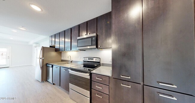 Foto del edificio - 11850 W Fillmore St