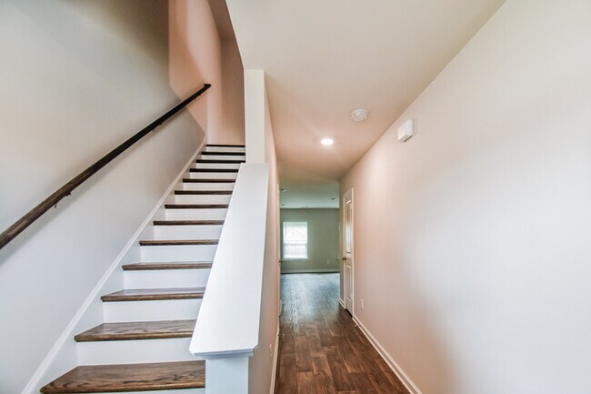 Foto del edificio - 413 Leaning Maple Wy
