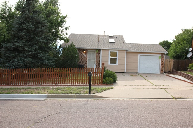 Building Photo - 6610 Parkridge Ct
