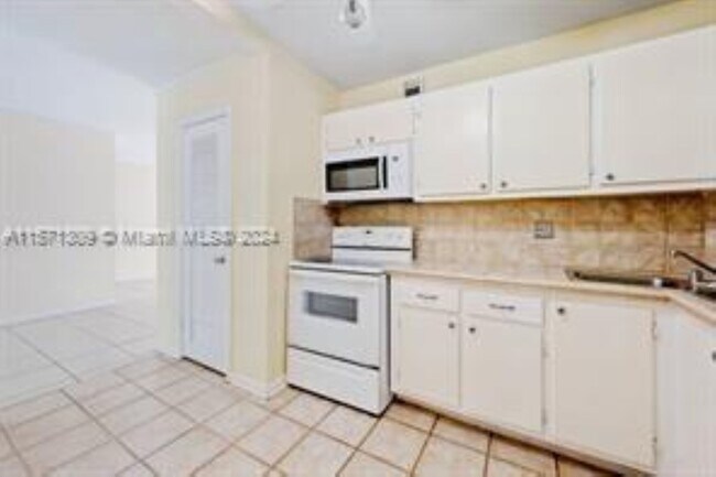 Foto del edificio - 124 NE 19th Ct