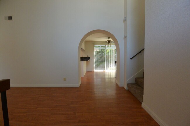 Foto del edificio - Beautiful 4-bedroom 3-bathroom Home in Mis...