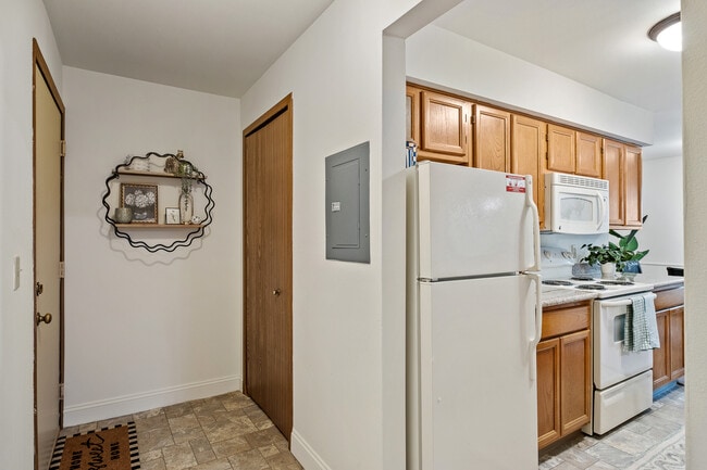 Building Photo - York Creek Apartments