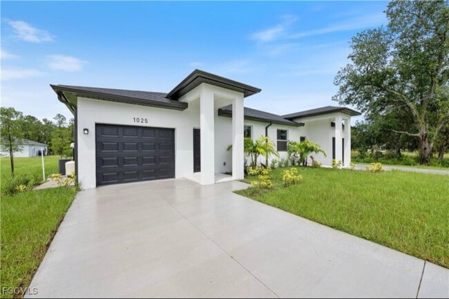 Building Photo - 1025 Meadow Rd