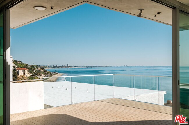 Foto del edificio - 18225 Coastline Dr