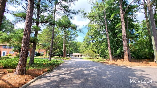 Foto del edificio - 5813 Nottoway Ct