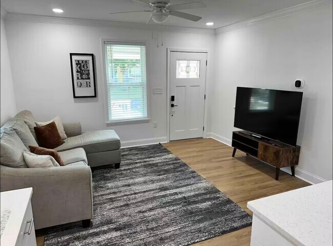 Building Photo - 5804 N Miami Pl