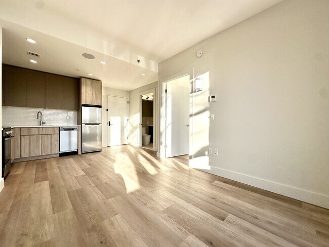 Building Photo - 91 Bruckner Blvd