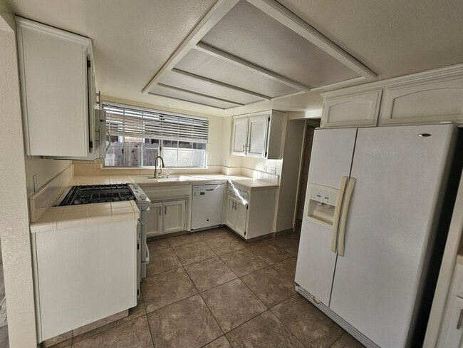 Building Photo - 231 Rosita St